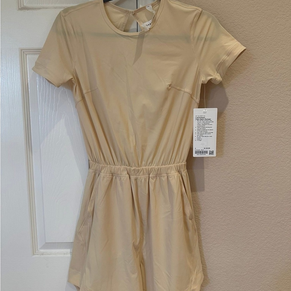 Lululemon Athletica Cream Short Sleeve Top